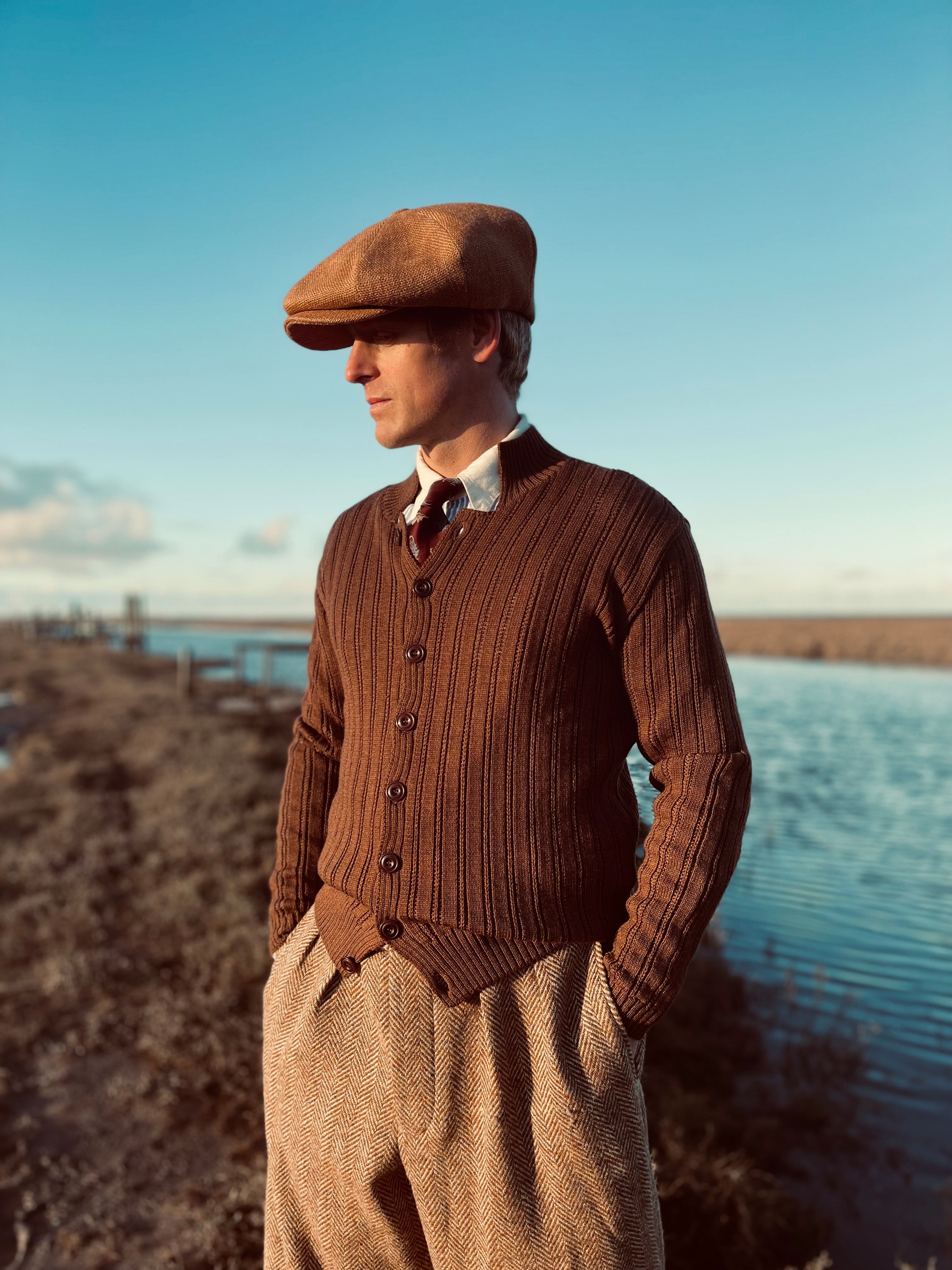 THE "GENE" RIBBED CARDIGAN IN COCO BROWN