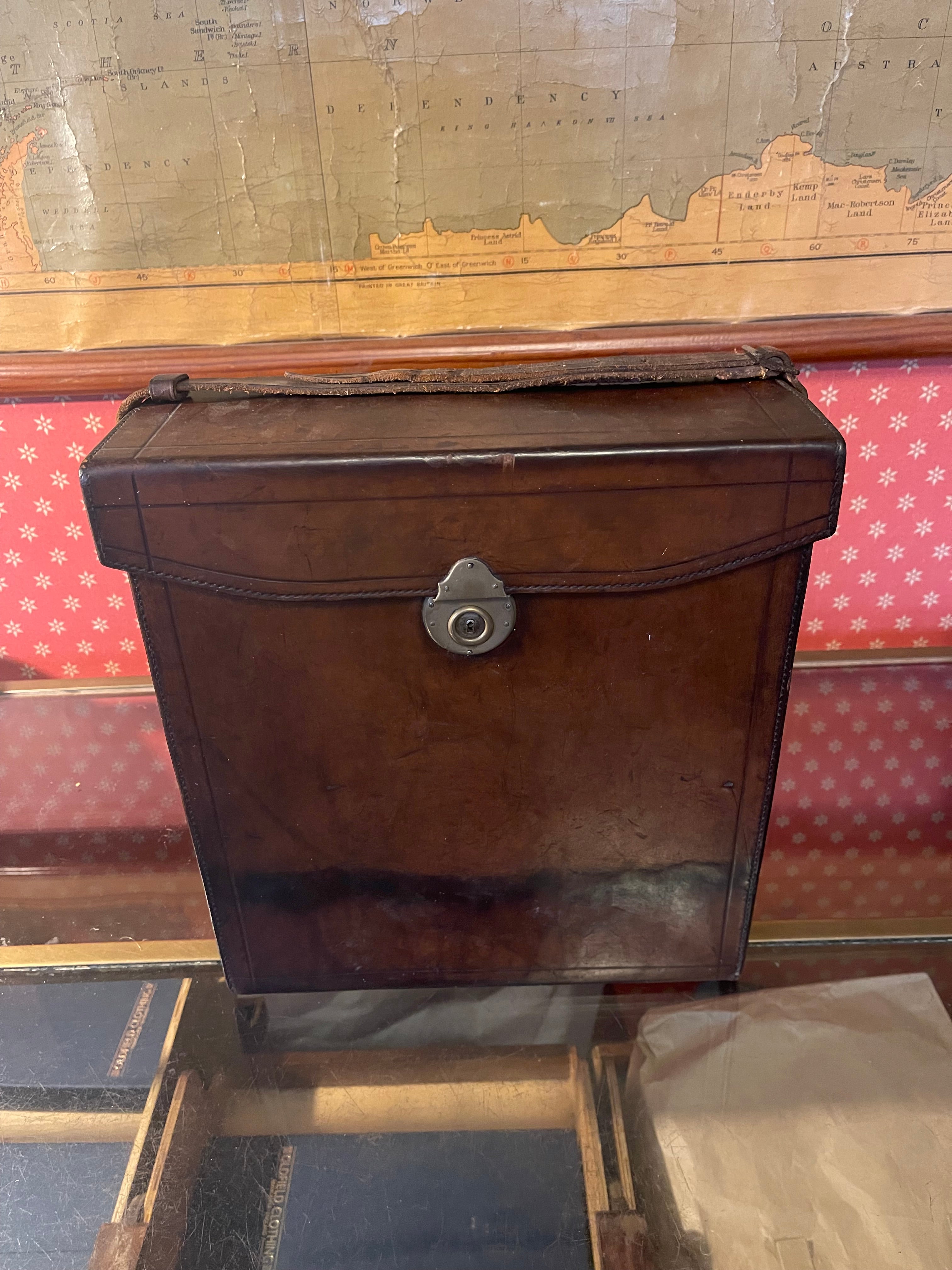 VINTAGE LEATHER CAMERA/MAP CASE c.1920s