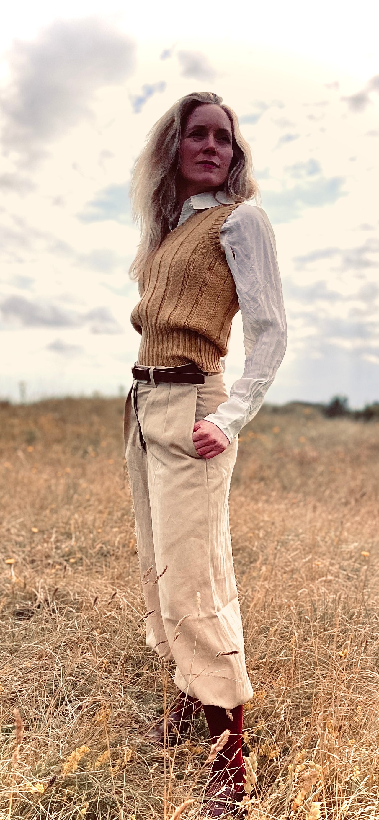 LADIES 1930s RIBBED SLIPOVER IN 3-PLY WOOL - COLOUR FLAX
