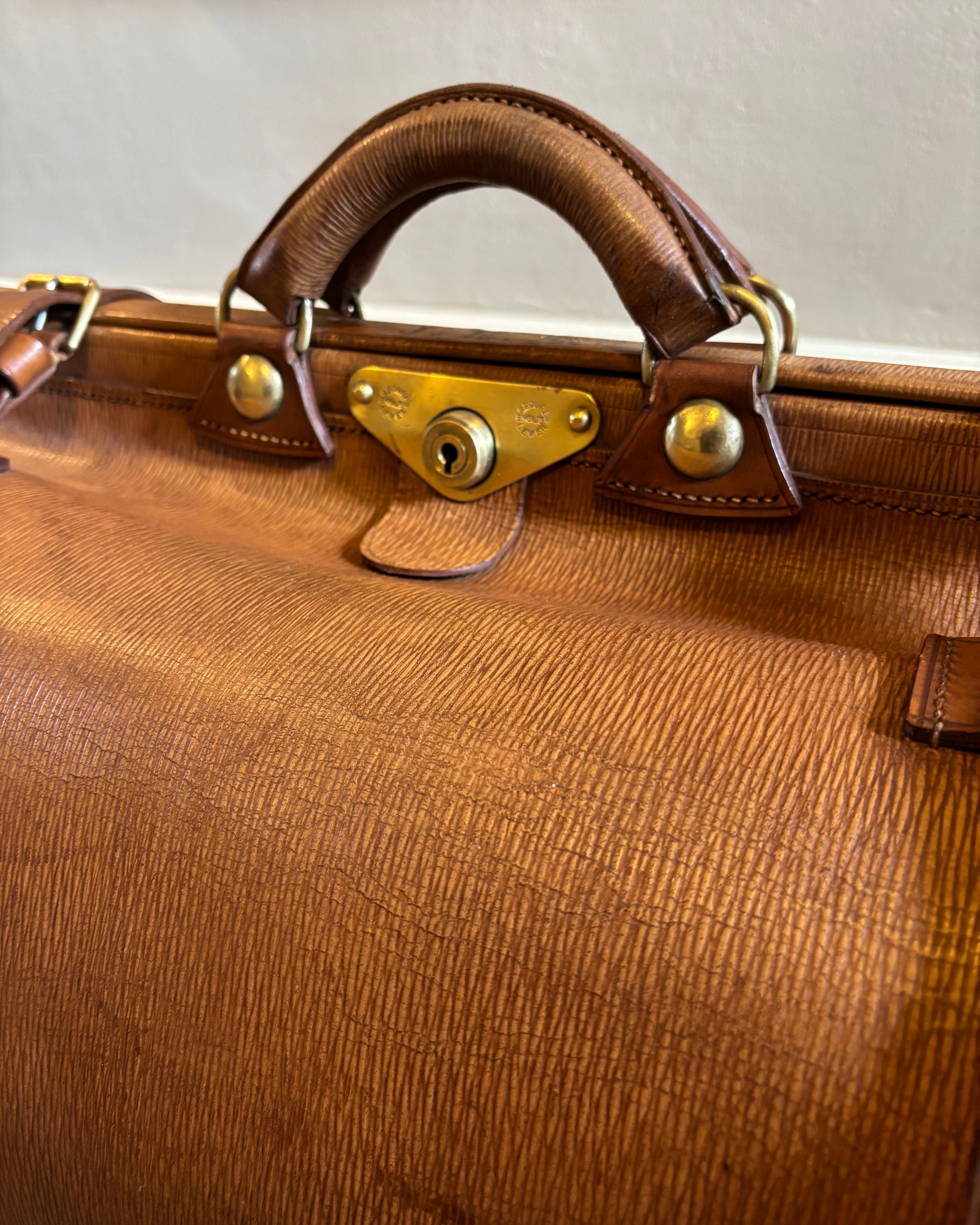 Detail of handle and lock for Vintage 1930s Leather Gladstone Kit bag in perfect condition.