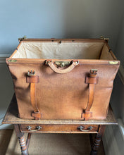Vintage 1930s Leather Gladstone Kit bag in perfect condition.