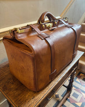 1930s Large leather Gladstone bag