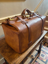 1930s Large leather Gladstone bag