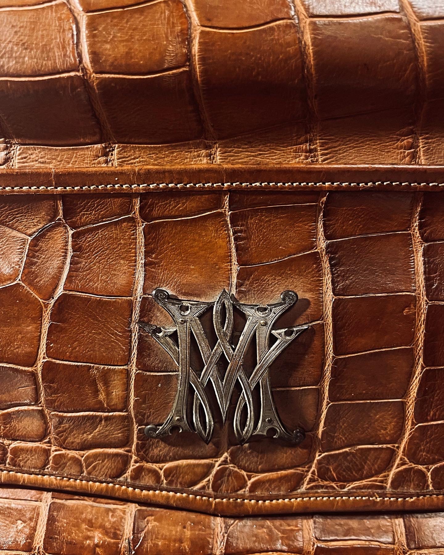 A BARRETT & SONS / G BETJEMANN CROCODILE LEATHER DRESSING CASE c. 1879