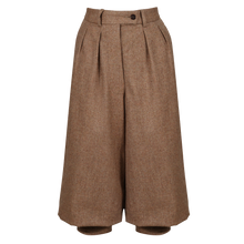 Ladies  tweed plus 4s