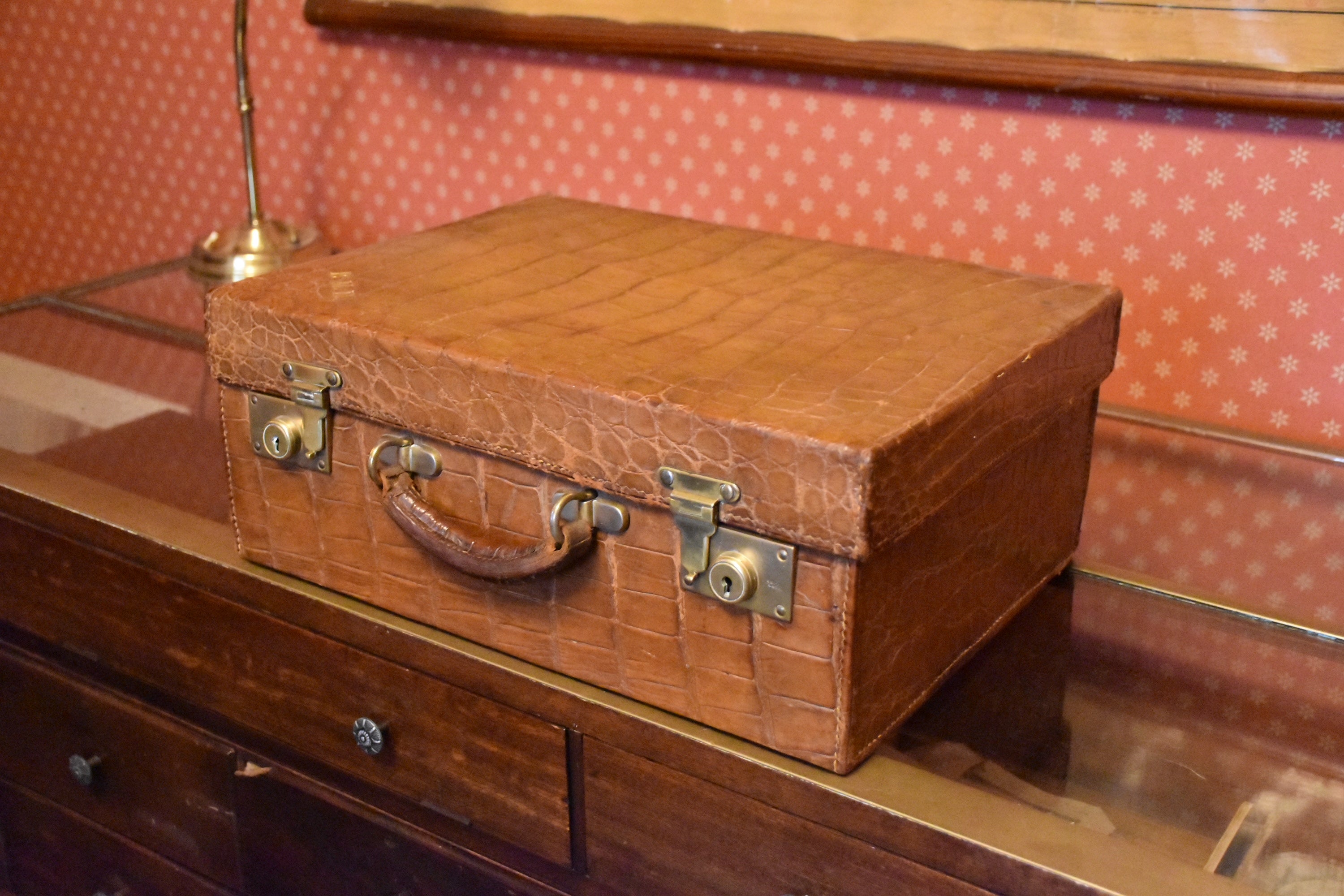 Beautiful Dark brown Crocodile leather Suitcase Circa 1920s – Oldfield  Outfitters